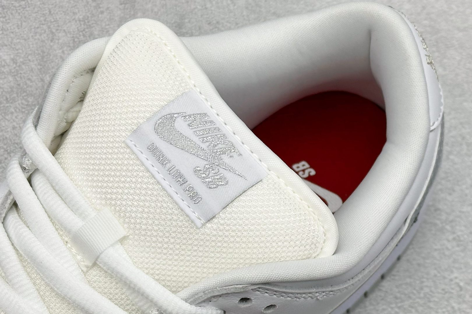 340 S2纯原 94 x Nike Dunk SB Dunk Low 联名白色 低帮休闲滑板鞋 HQ8487-100-Chinese UA Cheap High Quatity Brand Clothes Bags handbags Sneakers wholesale wholesaler seller from China Factory suppliers Fashion Clothing Shoes best Quality Beautiful Price 340 S2纯原 94 x Nike Dunk SB Dunk Low 联名白色 低帮休闲滑板鞋 HQ8487-100