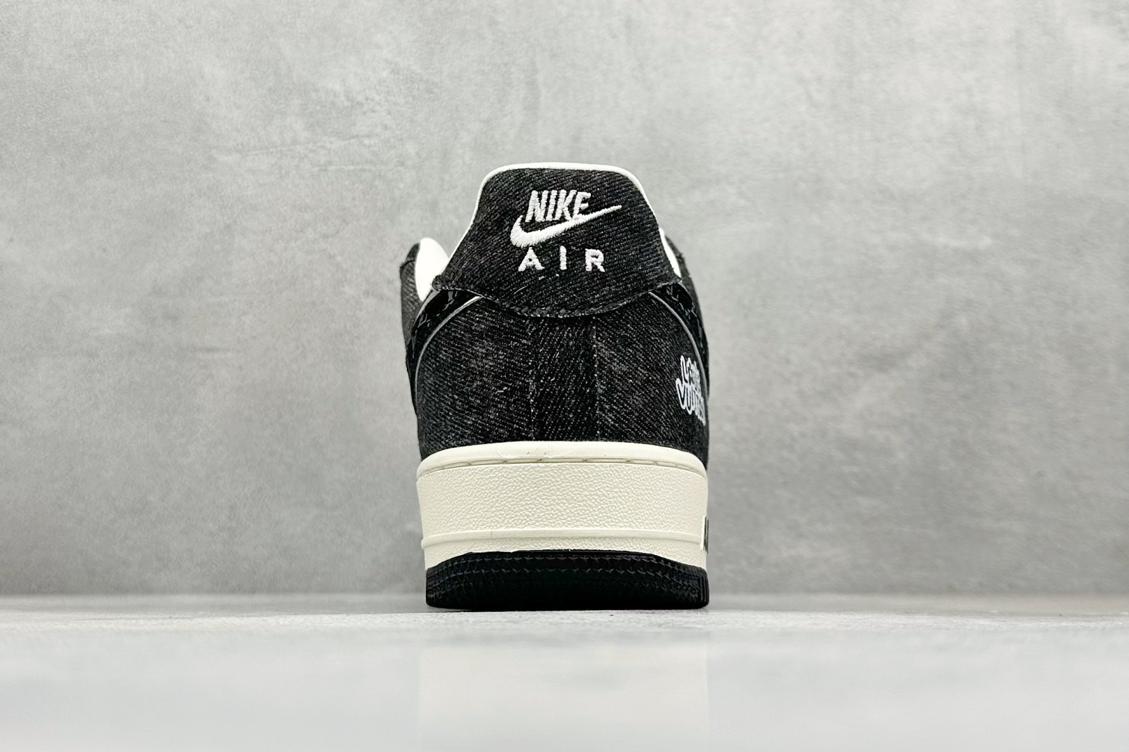 SC版Nike Air Force 1'07 Low 联名 双色底黑牛仔 空军一号低帮休闲板鞋 DX1888-097