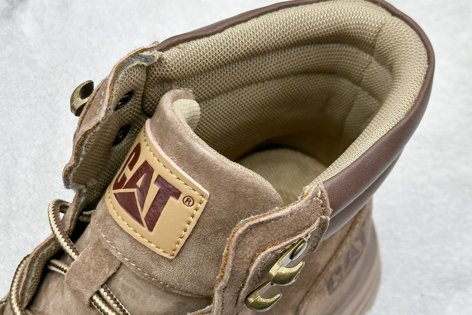 CAT卡特 硬汉推土机品牌经典百搭户外休闲大黄靴系列 P726536-High Quatity Cheap Brand wholesale wholesaler seller Clothes Bags handbags Sneakers Top Fashion Clothing Shoes from China Factory Chinese suppliers best Quality Beautiful Price CAT卡特 硬汉推土机品牌经典百搭户外休闲大黄靴系列 P726536