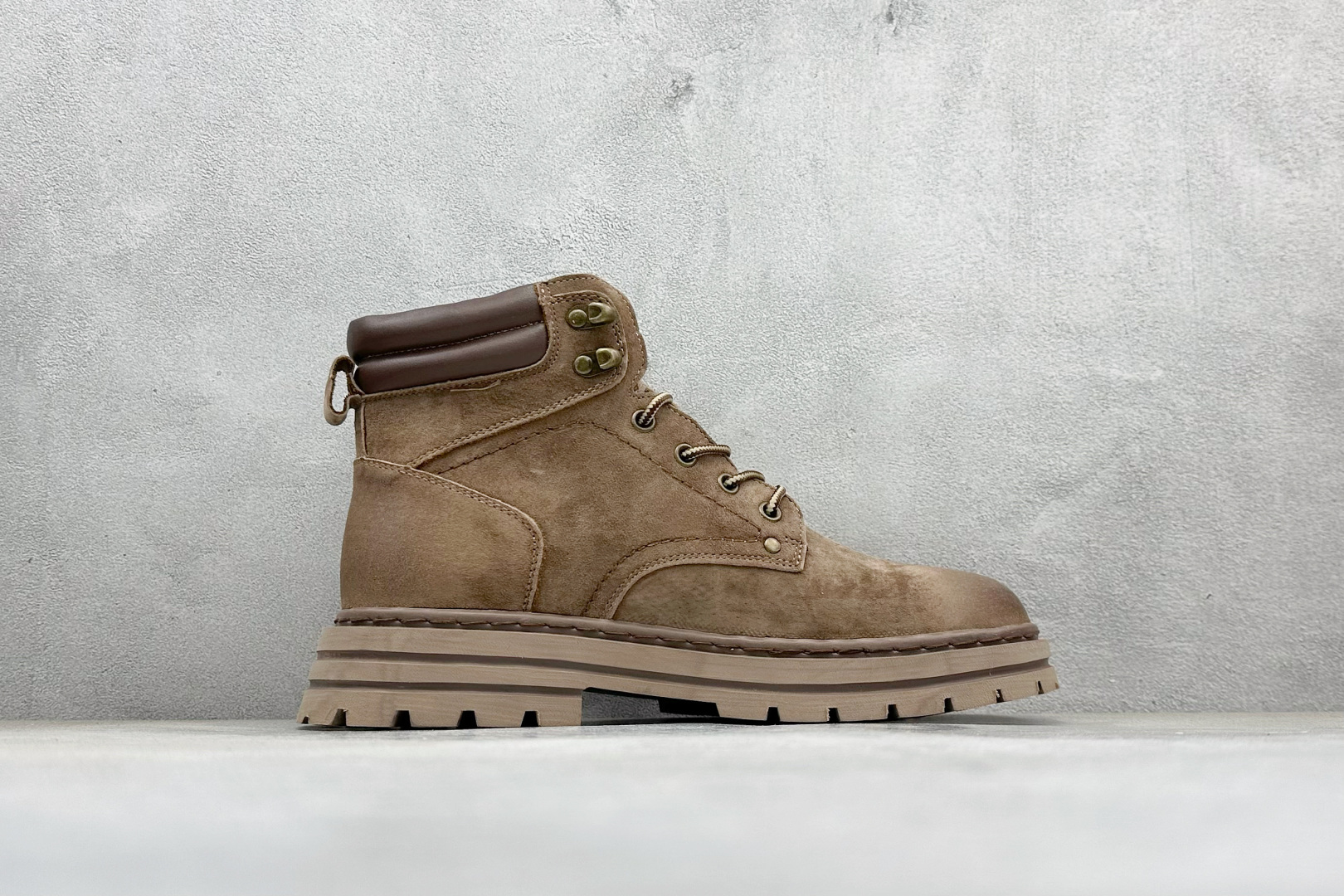 CAT卡特 硬汉推土机品牌经典百搭户外休闲大黄靴系列 P726536-High Quatity Cheap Brand wholesale wholesaler seller Clothes Bags handbags Sneakers Top Fashion Clothing Shoes from China Factory Chinese suppliers best Quality Beautiful Price CAT卡特 硬汉推土机品牌经典百搭户外休闲大黄靴系列 P726536