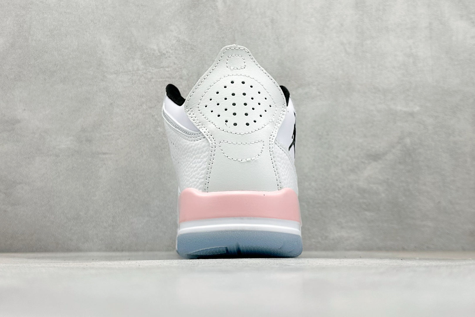 Air Jordan Courtside 23 乔丹AJ3代简版中帮复古休闲运动文化篮球鞋 IH0650-141-High Quatity Cheap Brand wholesale wholesaler seller Clothes Bags handbags Sneakers Top Fashion Clothing Shoes from China Factory Chinese suppliers best Quality Beautiful Price Air Jordan Courtside 23 乔丹AJ3代简版中帮复古休闲运动文化篮球鞋 IH0650-141