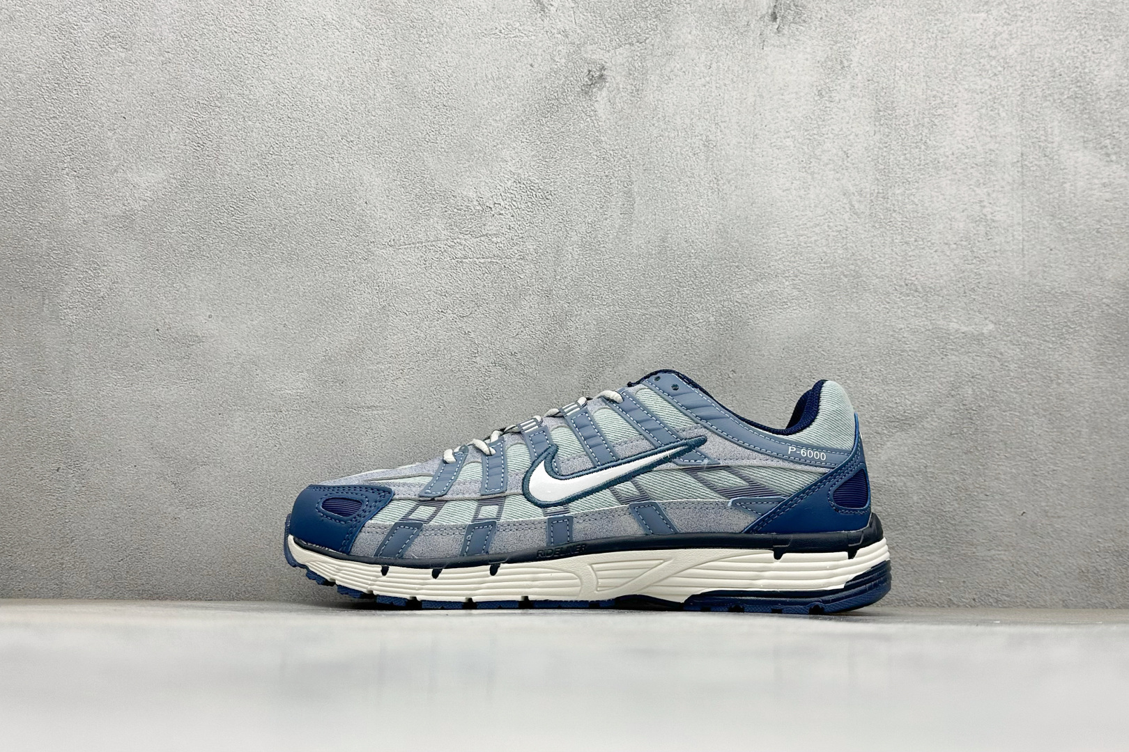 Nike P-6000 Prm 复古休闲运动老爹鞋 #层次鲜明线条设计 摆脱厚重外形 超轻鞋身 细节随意对比 货号:IH3646-499 编码:28