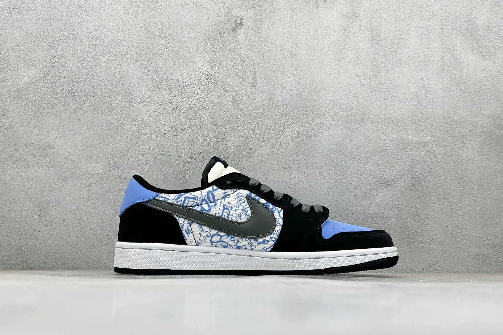 Travis Scott x Nike Air Jordan 1 Low x Balenciaga Air Jordan 1 Low 反转黑蓝小勾倒钩 XD0798-306