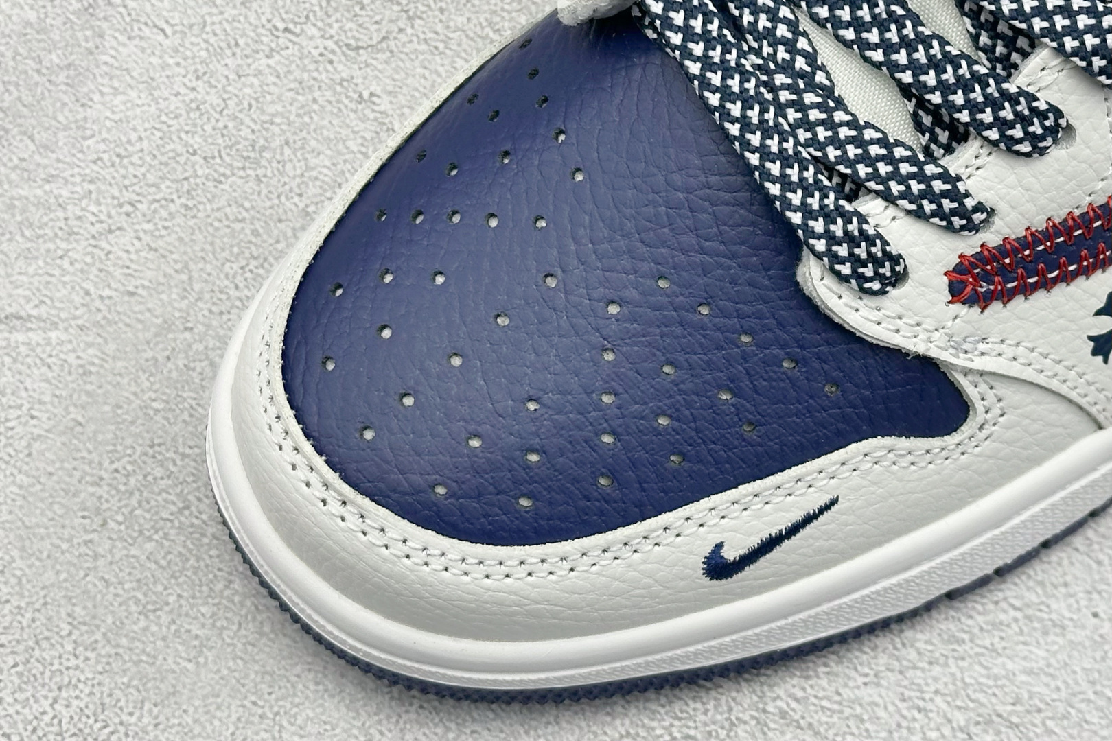 XC版Travis Scott x Fragment Design x Jordan Air Jordan 1 Low SP “克罗心联名——缝线勾” DZ5899-030