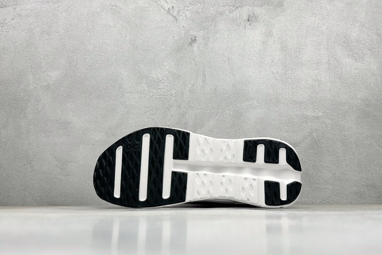 Loewe x 昂跑 ON On Running Cloudtilt 2.0 系列低帮厚底轻量舒适多功能休闲运动慢跑鞋-High Quatity Cheap Brand wholesale wholesaler seller Clothes Bags handbags Sneakers Top Fashion Clothing Shoes from China Factory Chinese suppliers best Quality Beautiful Price Loewe x 昂跑 ON On Running Cloudtilt 2.0 系列低帮厚底轻量舒适多功能休闲运动慢跑鞋