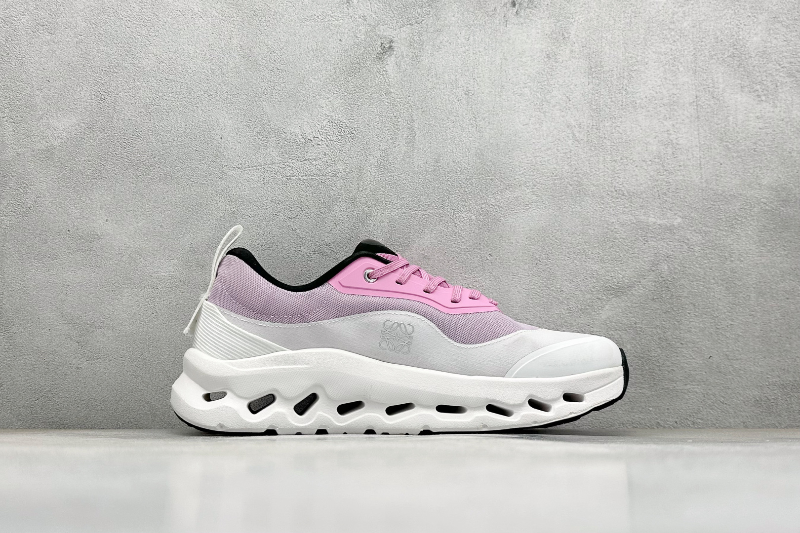 Loewe x 昂跑 ON On Running Cloudtilt 2.0 系列低帮厚底轻量舒适多功能休闲运动慢跑鞋-High Quatity Cheap Brand wholesale wholesaler seller Clothes Bags handbags Sneakers Top Fashion Clothing Shoes from China Factory Chinese suppliers best Quality Beautiful Price Loewe x 昂跑 ON On Running Cloudtilt 2.0 系列低帮厚底轻量舒适多功能休闲运动慢跑鞋