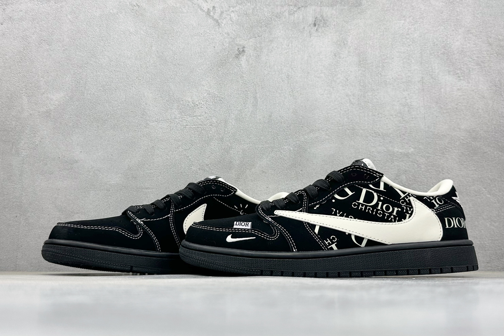 Travis Scott x Nike Air Jordan 1 Low x DIOR Air Jordan 1 Low 反转黑白小勾倒钩 LD2025-036