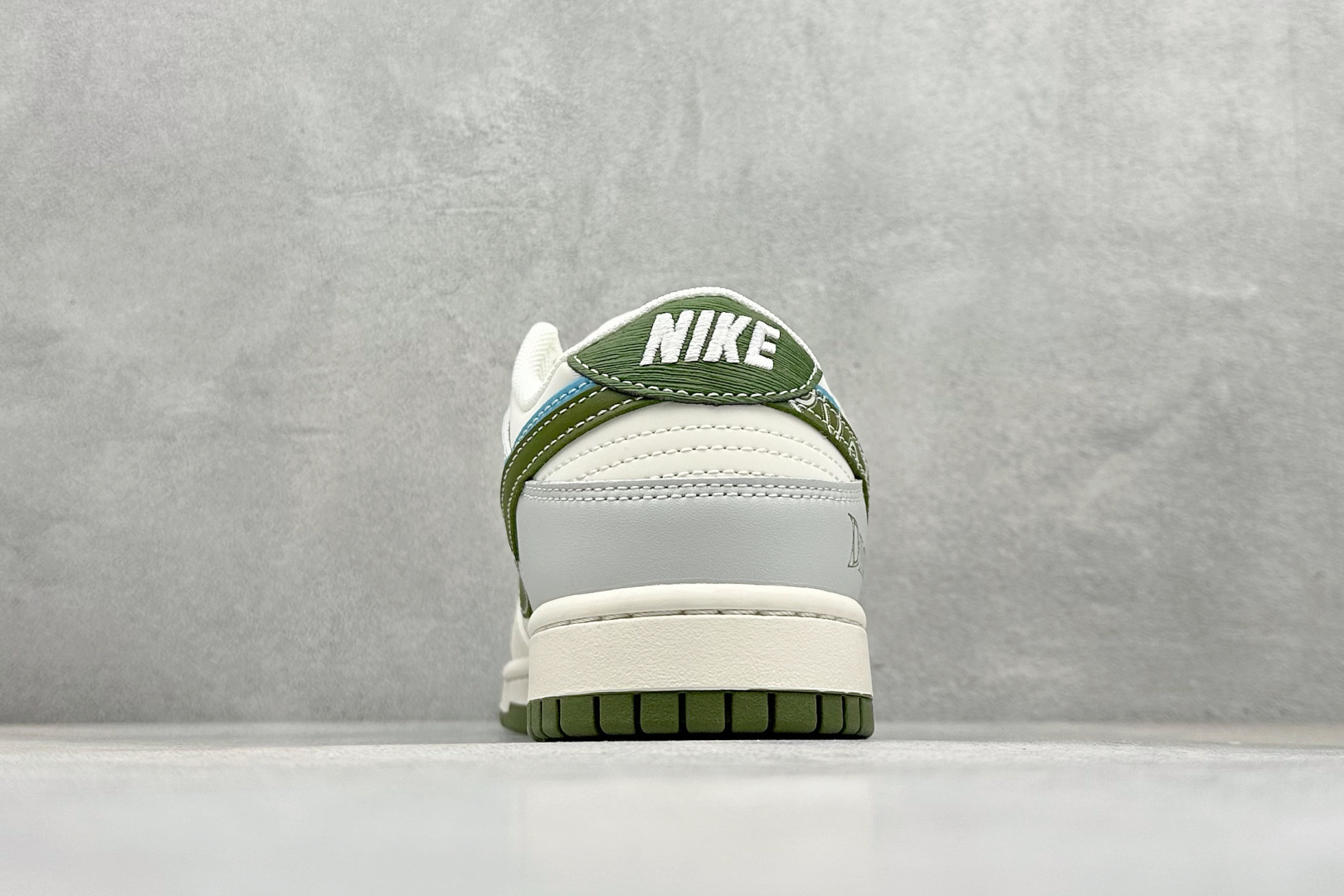 Nike SB Dunk Low x DIOR 白绿双勾小勾 HS2506-220