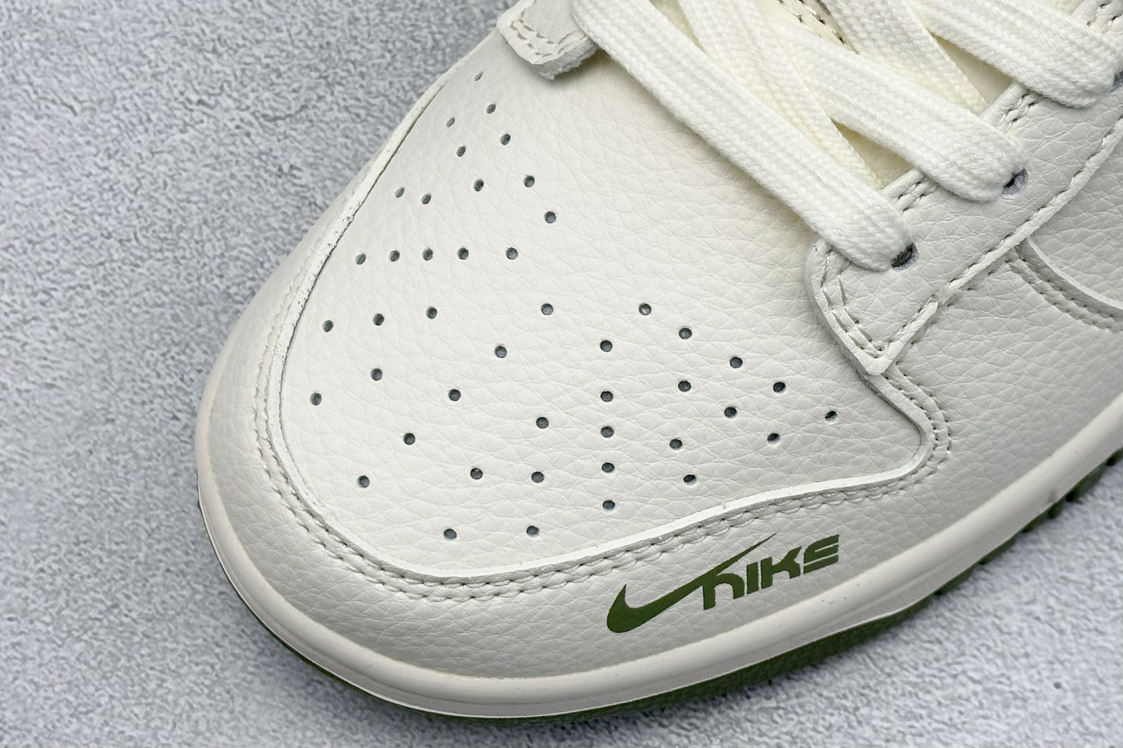 Nike SB Dunk Low x DIOR 白绿双勾小勾 HS2506-220