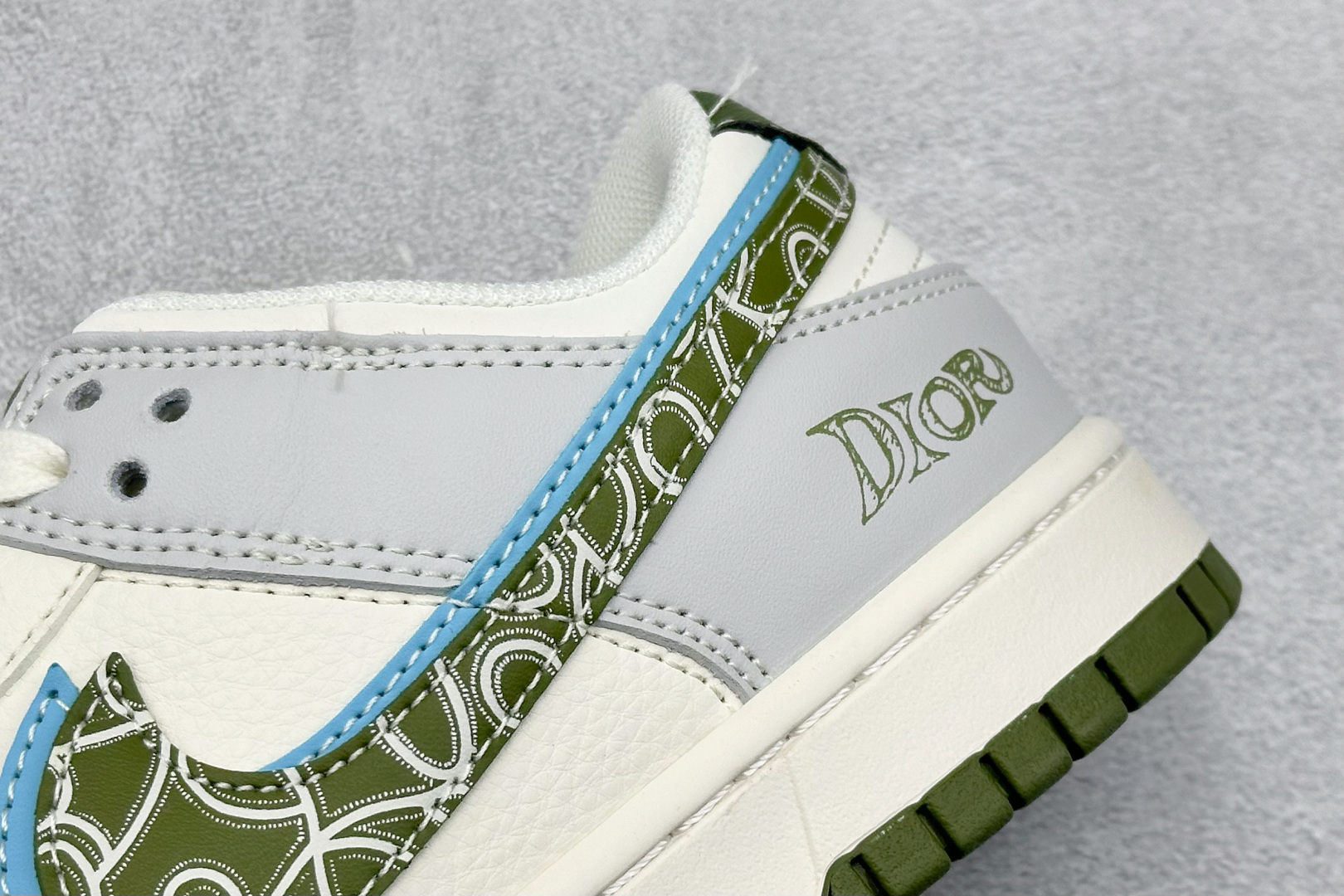 Nike SB Dunk Low x DIOR 白绿双勾小勾 HS2506-220