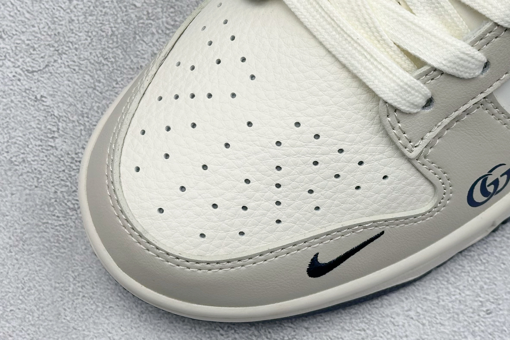 Nike SB Dunk Low x GUCCI 米白小勾 HS2506-217