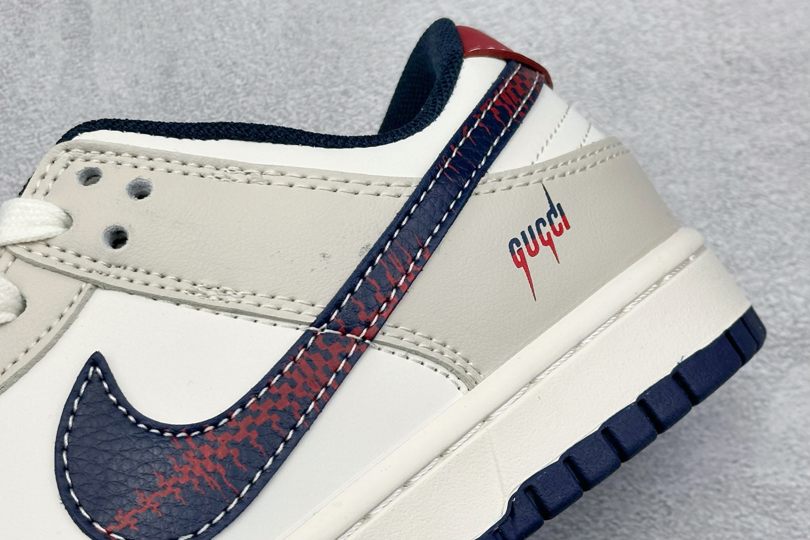 Nike SB Dunk Low x GUCCI 米白小勾 HS2506-217