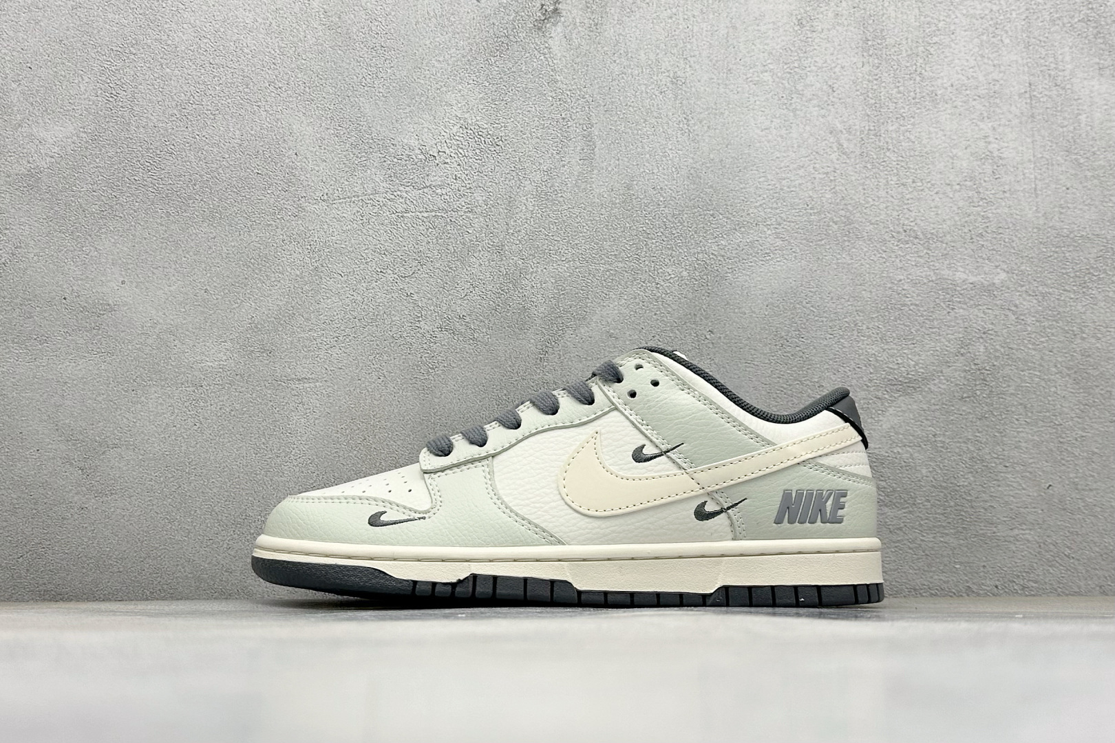 💰160
Nike SB Dunk Low x NIKE 绿白三小勾
纯原大厂出品 极力推荐
原装头层材料 独家版型蒸餾加工
帶來的是更好的视觉和脚感体验
大厂纯原品质出货 清洁度 电绣工艺 
皮料切割干净无任何毛边 细节完美
官方货号：JP1628-056
尺码：36 36.5 37.5 38 38.5 39 40 40.5 41 42 42.5 43 44 44.5 45 
编码：30