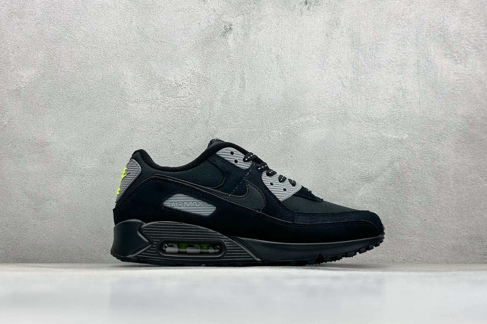 Nike Air Max 90 耐克复古气垫跑鞋 FQ2377-001