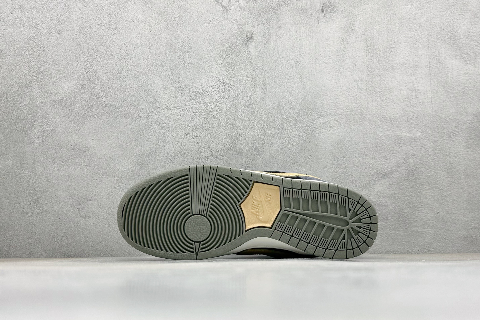 史诗级Nike Dunk SB Dunk Low ”Dark Smoke Grey” 烟雾色 低帮休闲滑板鞋 HF3063-002