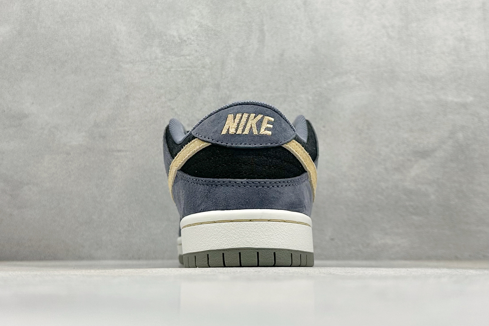 史诗级Nike Dunk SB Dunk Low ”Dark Smoke Grey” 烟雾色 低帮休闲滑板鞋 HF3063-002