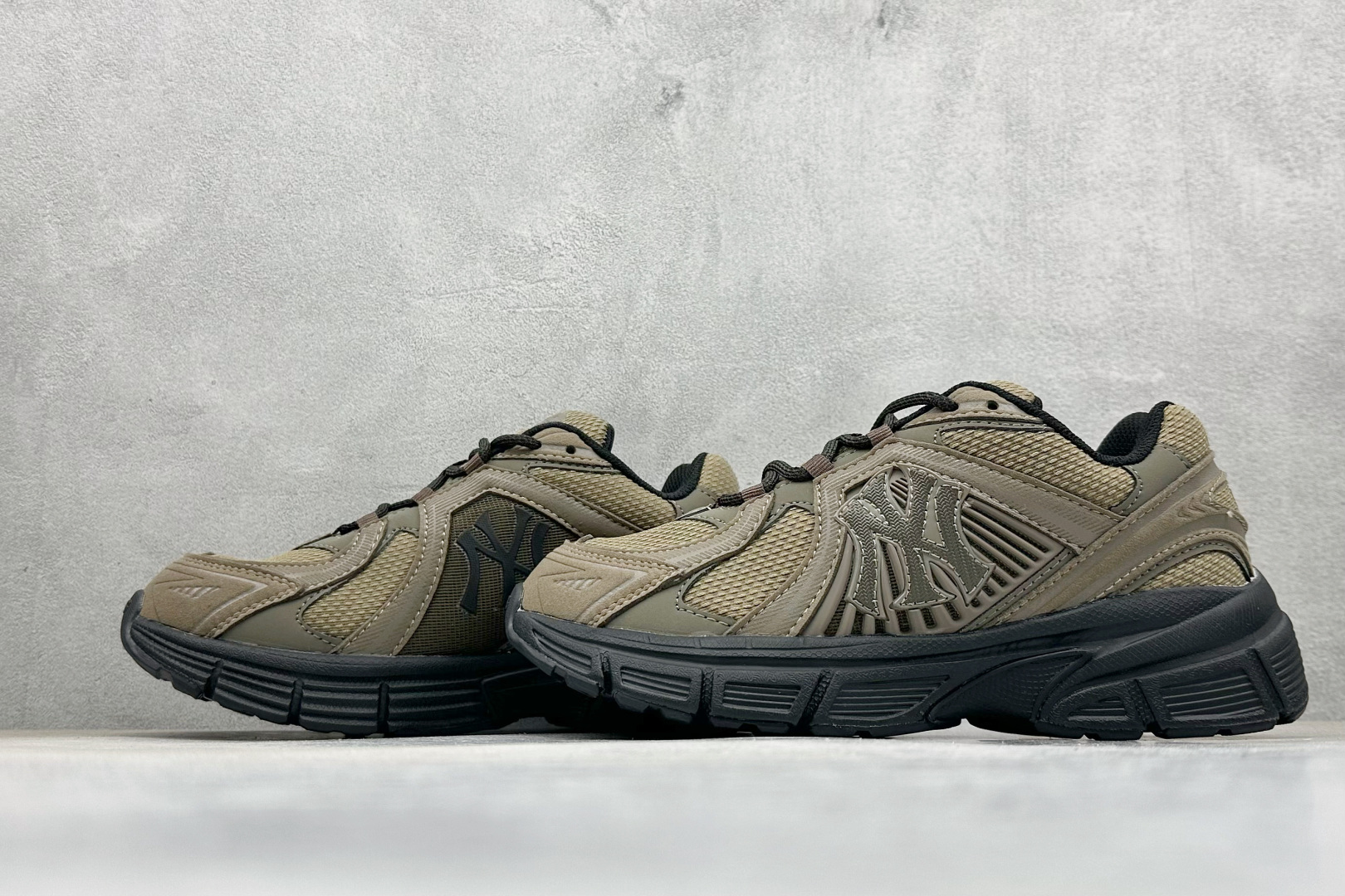 终端放店NY版MLB Chunky Runner Basic 厚底老爹厚底休闲运动慢跑鞋采用优质轻量克重