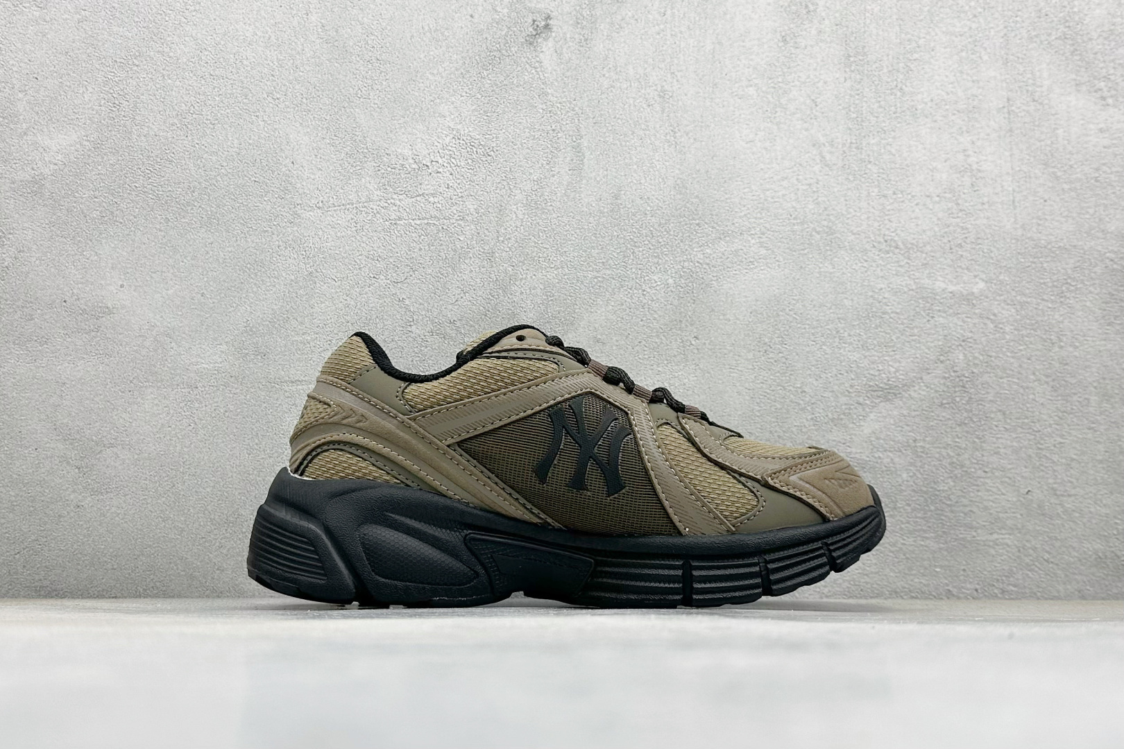 终端放店NY版MLB Chunky Runner Basic 厚底老爹厚底休闲运动慢跑鞋采用优质轻量克重