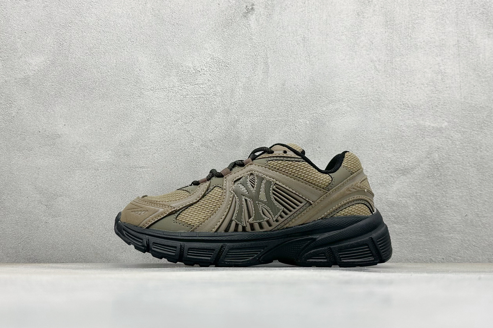 终端放店NY版MLB Chunky Runner Basic 厚底老爹厚底休闲运动慢跑鞋采用优质轻量克重