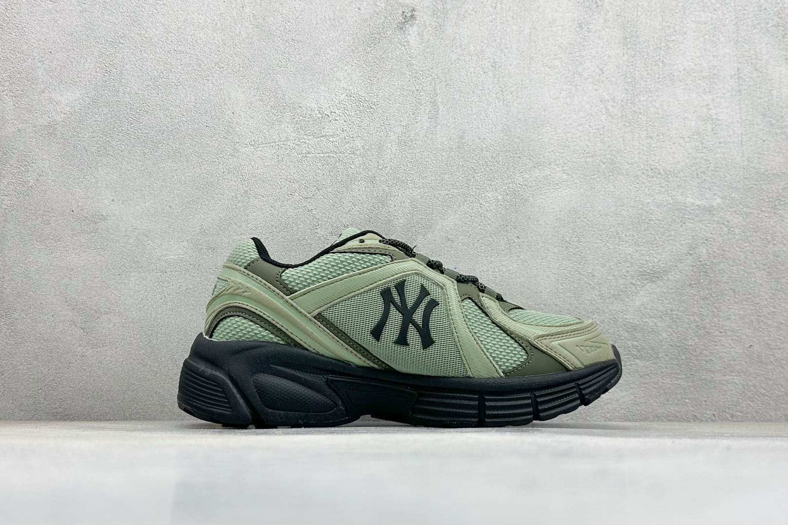 终端放店NY版MLB Chunky Runner Basic 厚底老爹厚底休闲运动慢跑鞋采用优质轻量克重