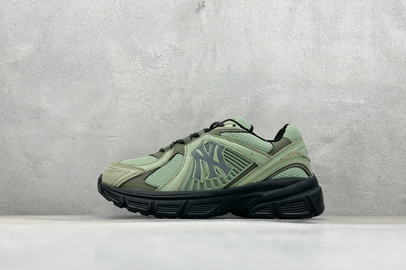 终端放店NY版MLB Chunky Runner Basic 厚底老爹厚底休闲运动慢跑鞋采用优质轻量克重