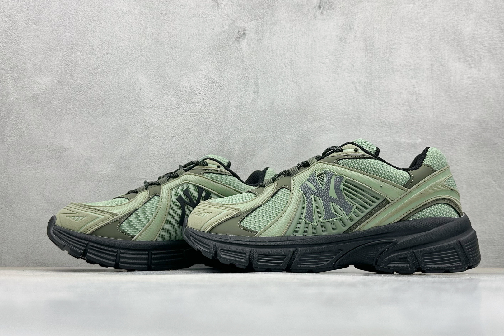 终端放店NY版MLB Chunky Runner Basic 厚底老爹厚底休闲运动慢跑鞋采用优质轻量克重