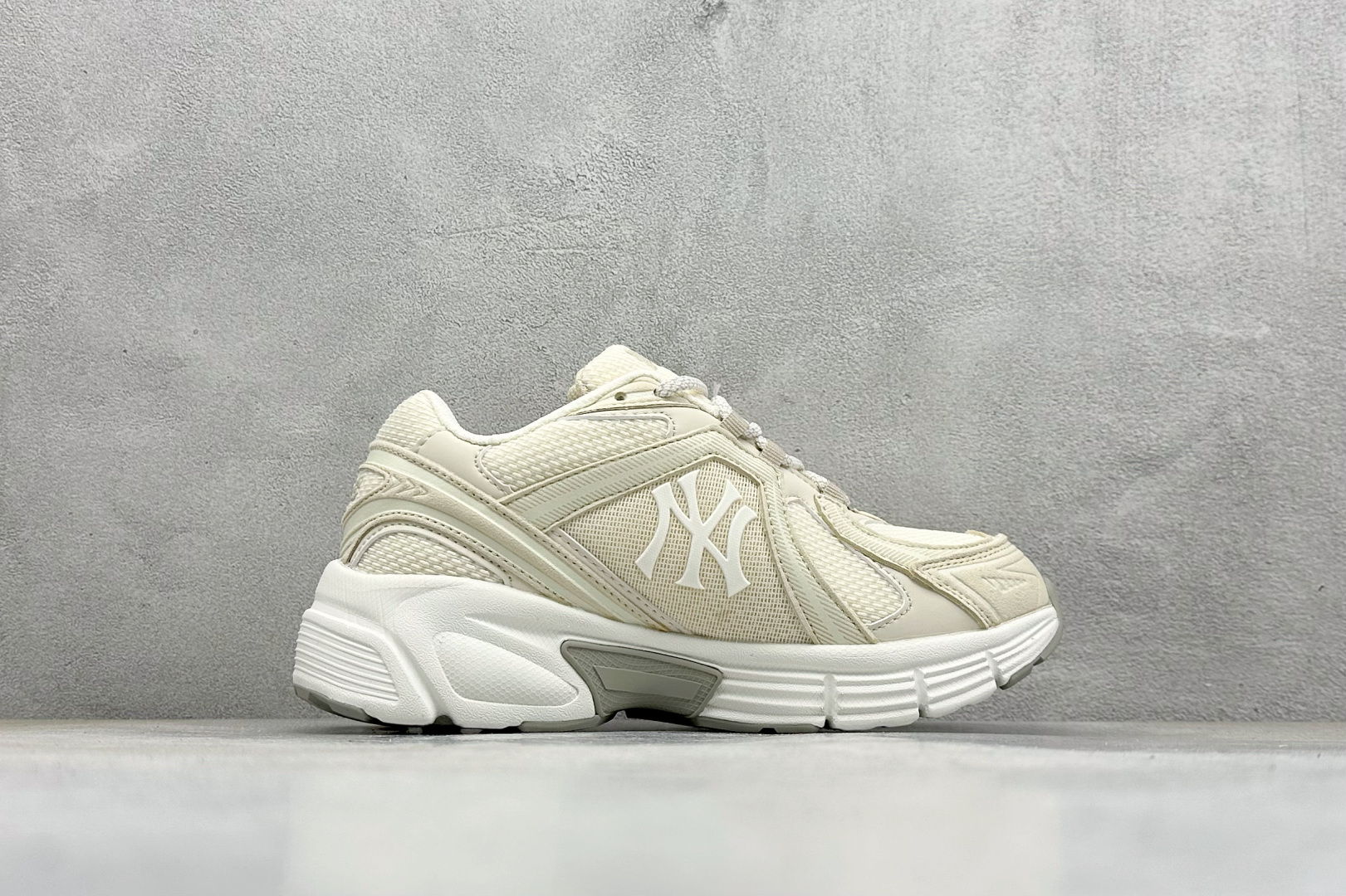 🌹NY版MLB Chunky Runner Basic 厚底老爹厚底休闲运动慢跑鞋采用优质轻量克重纤维移