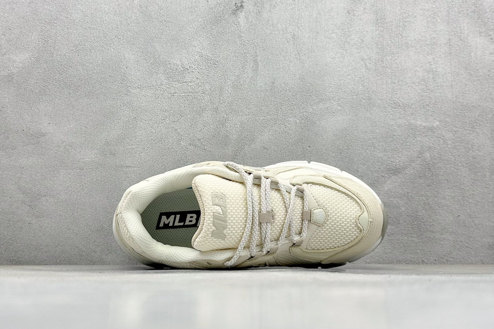 🌹NY版MLB Chunky Runner Basic 厚底老爹厚底休闲运动慢跑鞋采用优质轻量克重纤维移