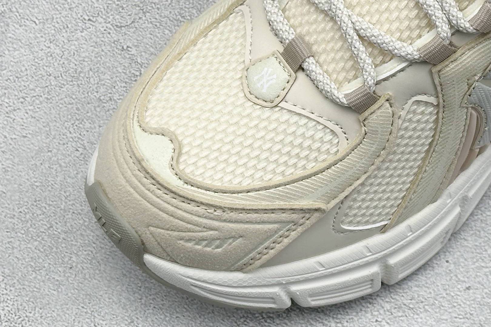 🌹NY版MLB Chunky Runner Basic 厚底老爹厚底休闲运动慢跑鞋采用优质轻量克重纤维移