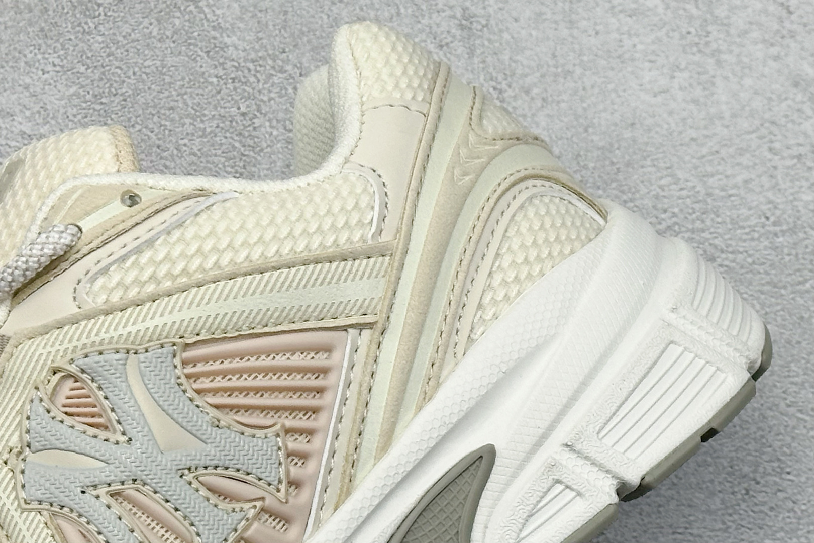 🌹NY版MLB Chunky Runner Basic 厚底老爹厚底休闲运动慢跑鞋采用优质轻量克重纤维移