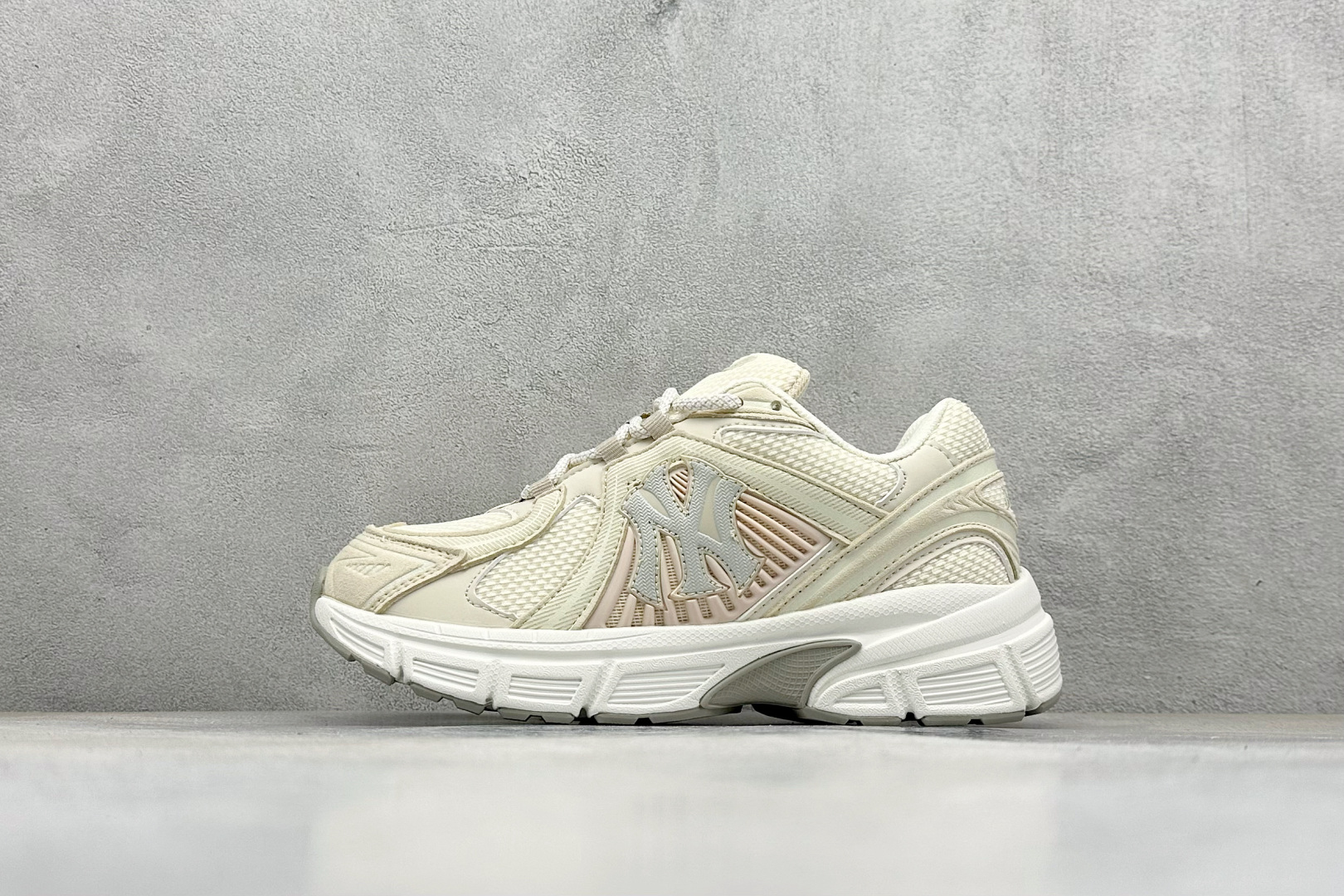 🌹NY版MLB Chunky Runner Basic 厚底老爹厚底休闲运动慢跑鞋采用优质轻量克重纤维移