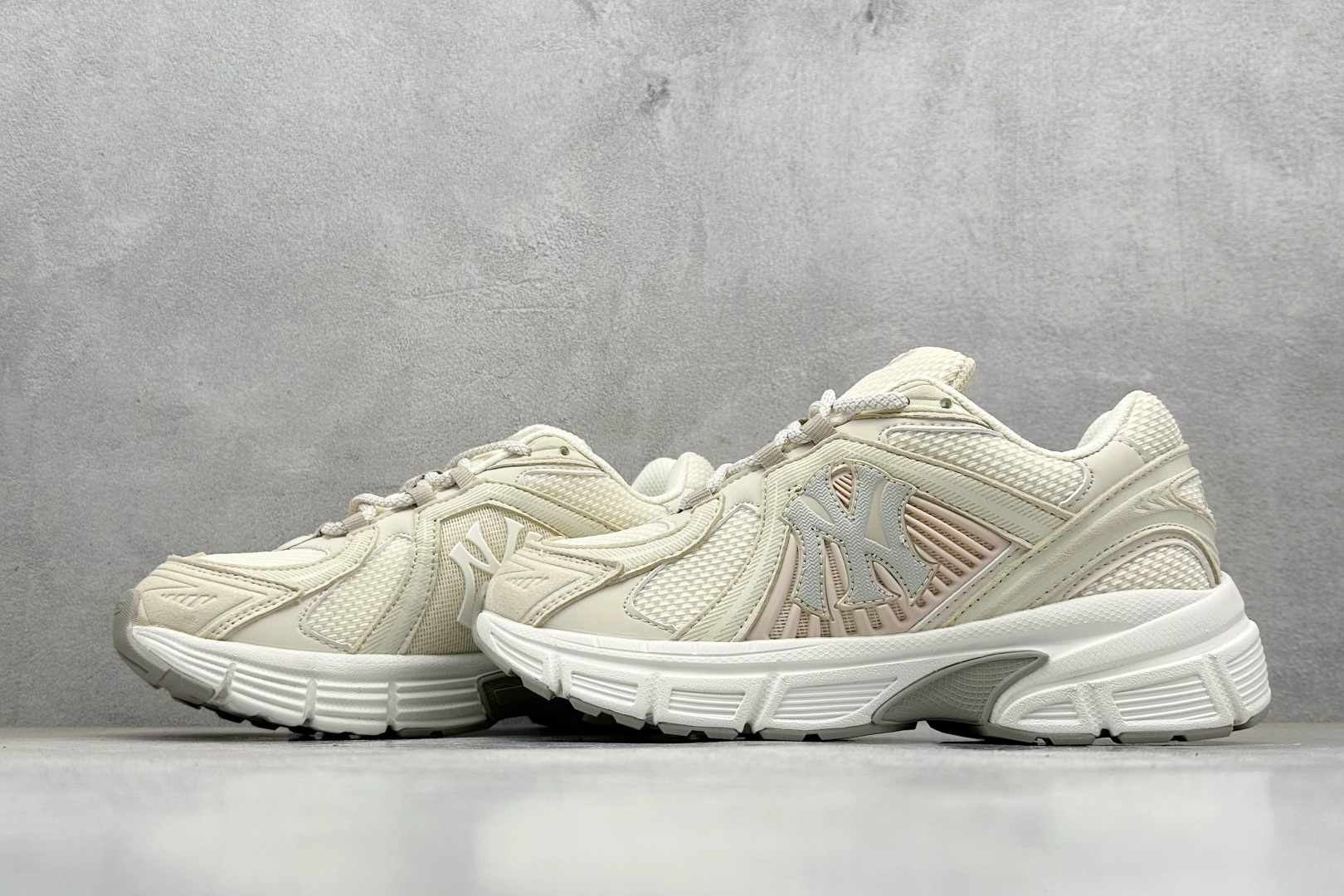 🌹NY版MLB Chunky Runner Basic 厚底老爹厚底休闲运动慢跑鞋采用优质轻量克重纤维移