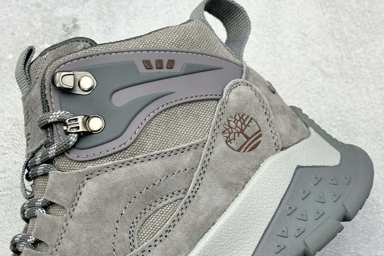 Timberland添柏岚/天伯伦户外中帮休闲马丁靴系列 TBA8368T