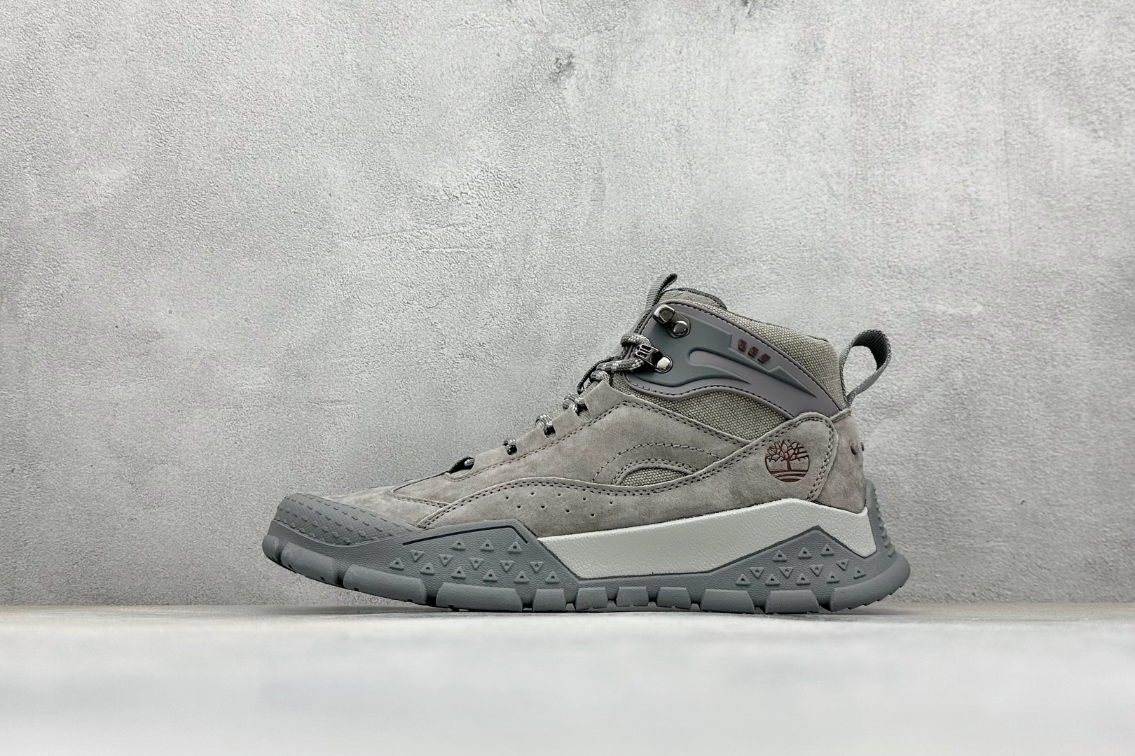 💰240
Timberland添柏岚/天伯伦户外中帮休闲马丁靴系列
广东大厂品质 原盒原包装
面料采用意大利🇮🇹顶级磨砂细纹牛皮
搭配防臭防腐真皮乳胶鞋垫
给您完美的穿着体验 质量考究耐穿
型男必备 专治不帅 高品质脚感一流
货号:TBA8368T997
尺码:39 40 41 42 43 44(皮鞋码)
编码:38