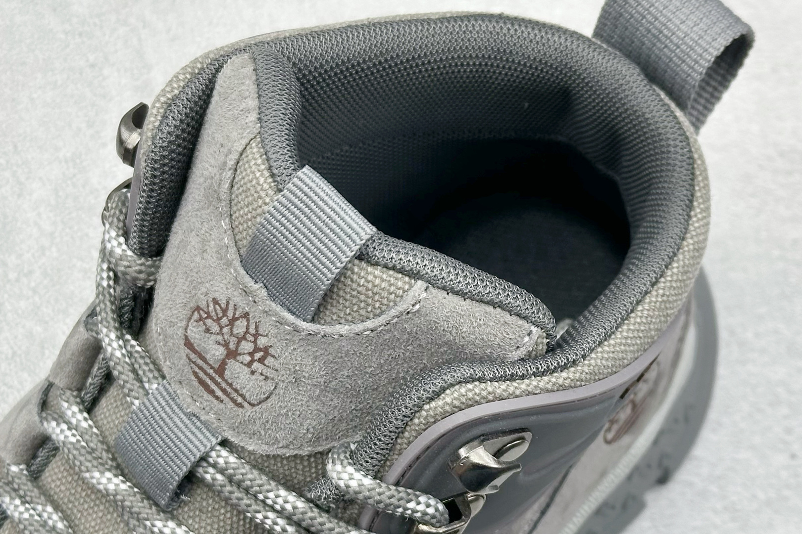 Timberland添柏岚/天伯伦户外中帮休闲马丁靴系列 TBA8368T