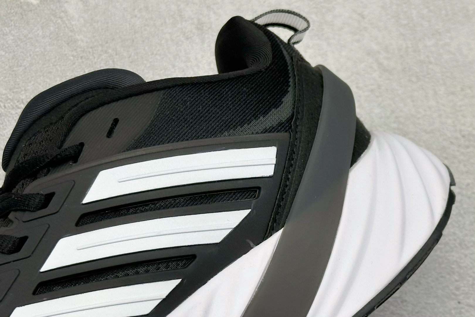 Adidas ADIPURE GLIDE 减震防滑耐磨透气低帮跑步鞋 D25811