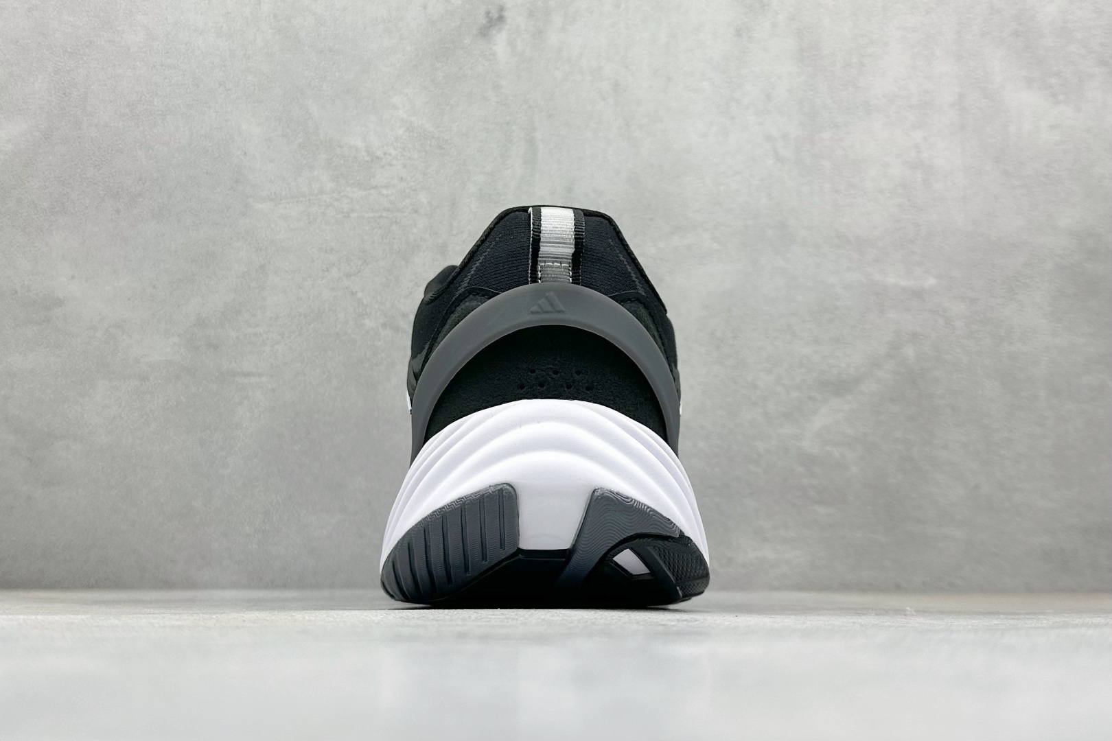 Adidas ADIPURE GLIDE 减震防滑耐磨透气低帮跑步鞋 D25811