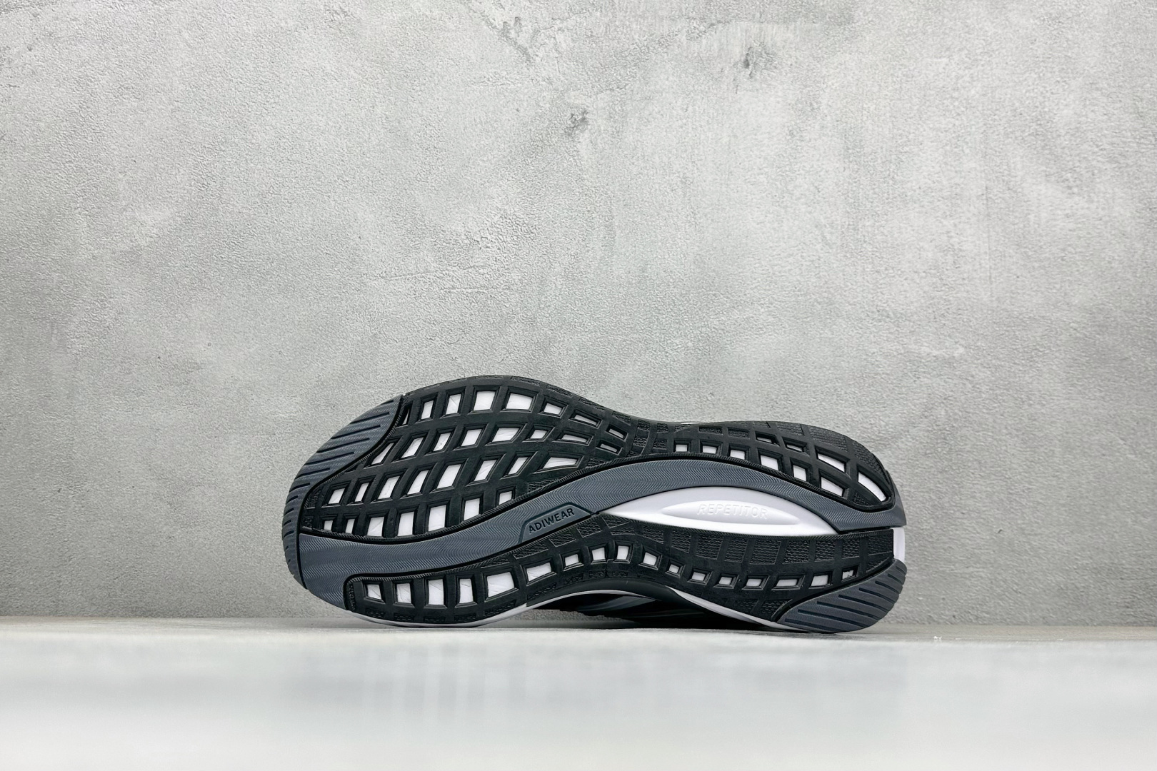 Adidas ADIPURE GLIDE 减震防滑耐磨透气低帮跑步鞋 D25811