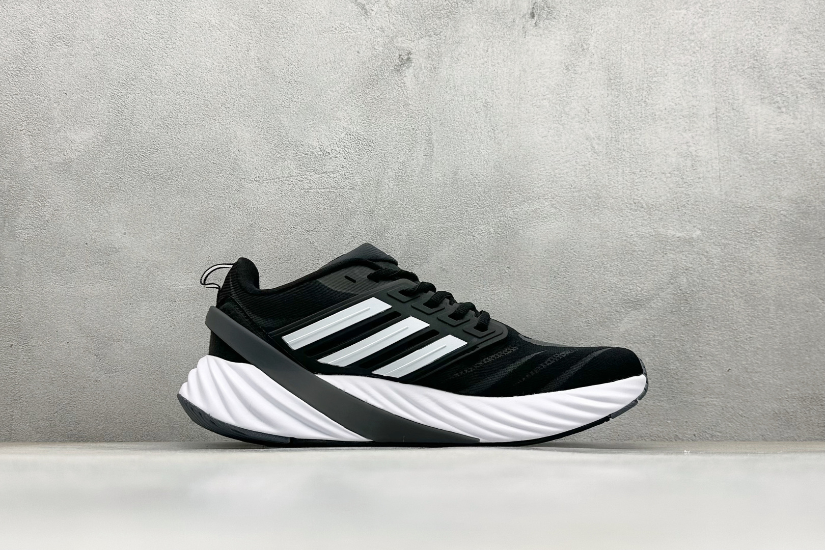 Adidas ADIPURE GLIDE 减震防滑耐磨透气低帮跑步鞋 D25811