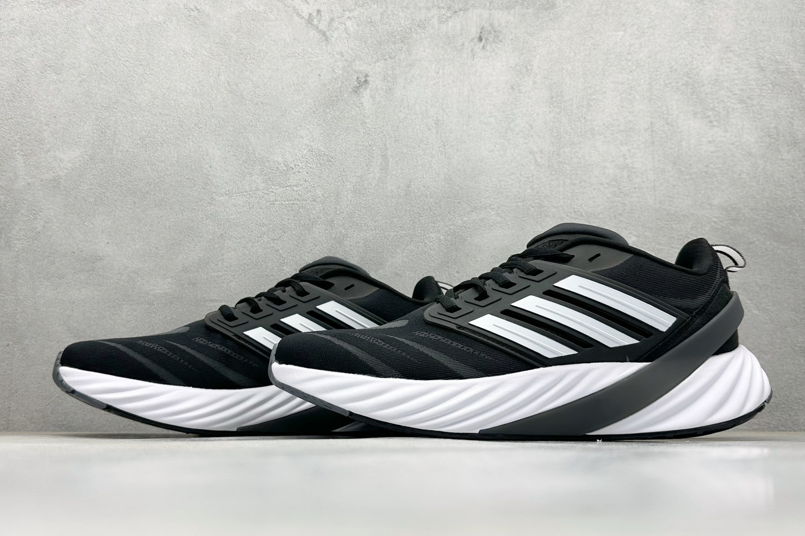 Adidas ADIPURE GLIDE 减震防滑耐磨透气低帮跑步鞋 D25811
