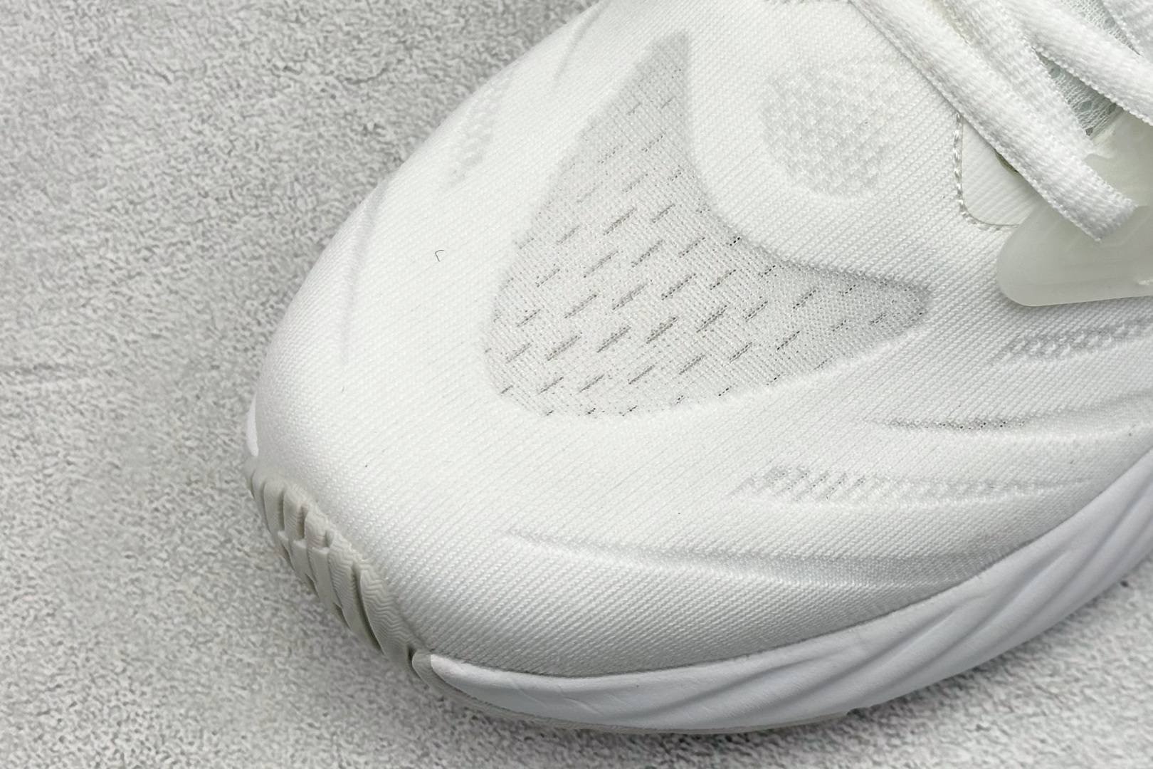 Adidas ADIPURE GLIDE 减震防滑耐磨透气低帮跑步鞋 D25813