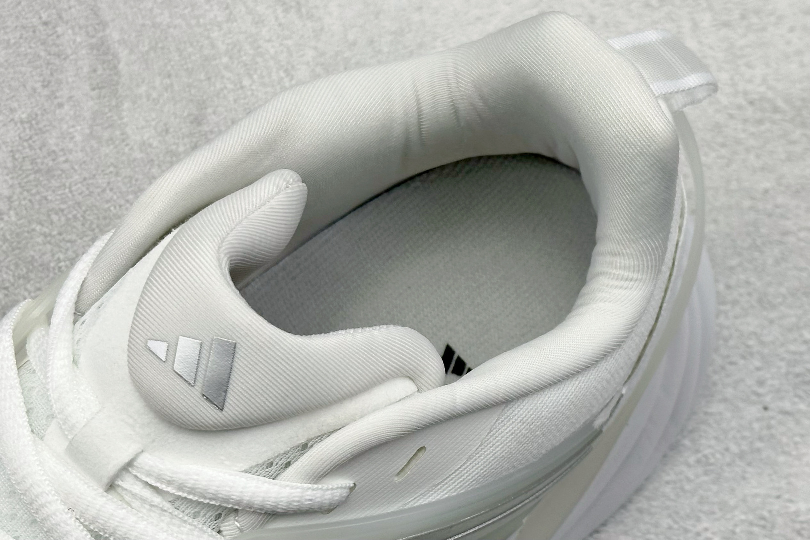 Adidas ADIPURE GLIDE 减震防滑耐磨透气低帮跑步鞋 D25813