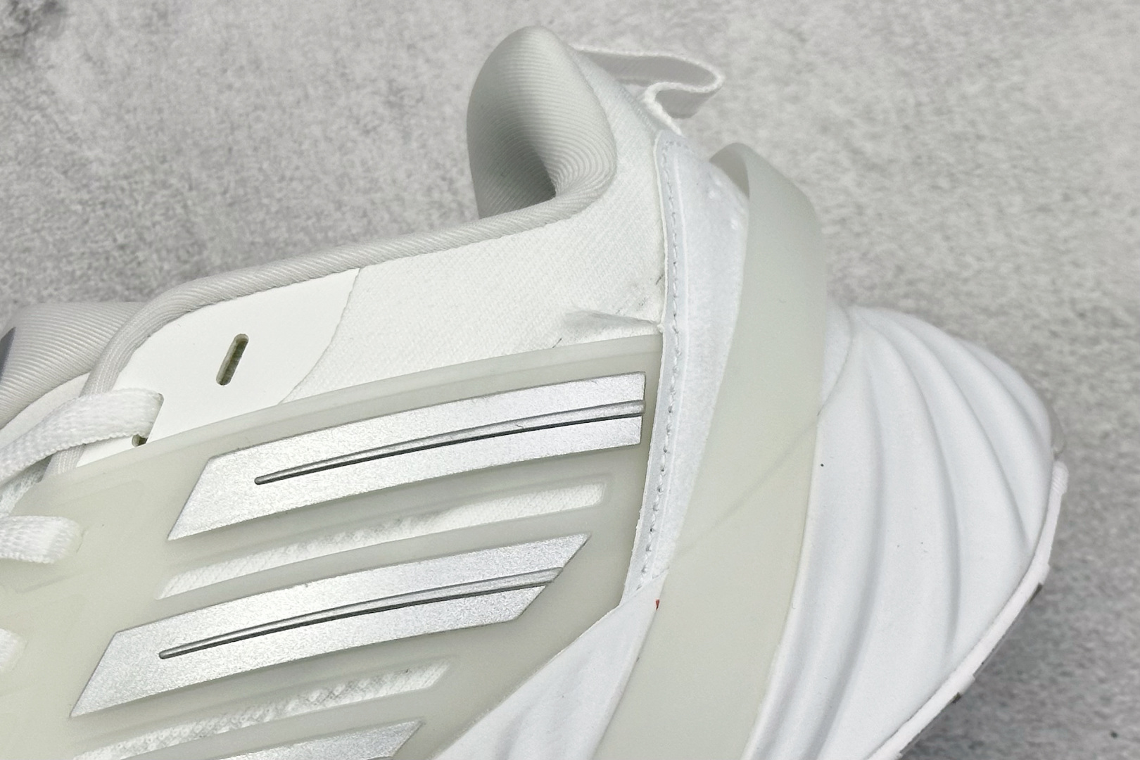 Adidas ADIPURE GLIDE 减震防滑耐磨透气低帮跑步鞋 D25813