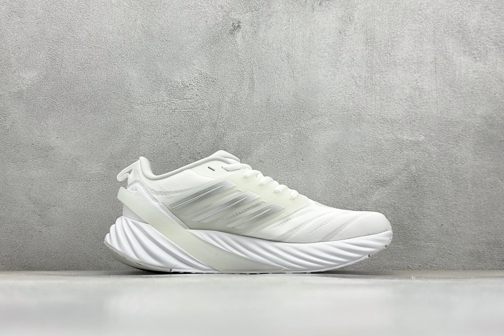 Adidas ADIPURE GLIDE 减震防滑耐磨透气低帮跑步鞋 D25813