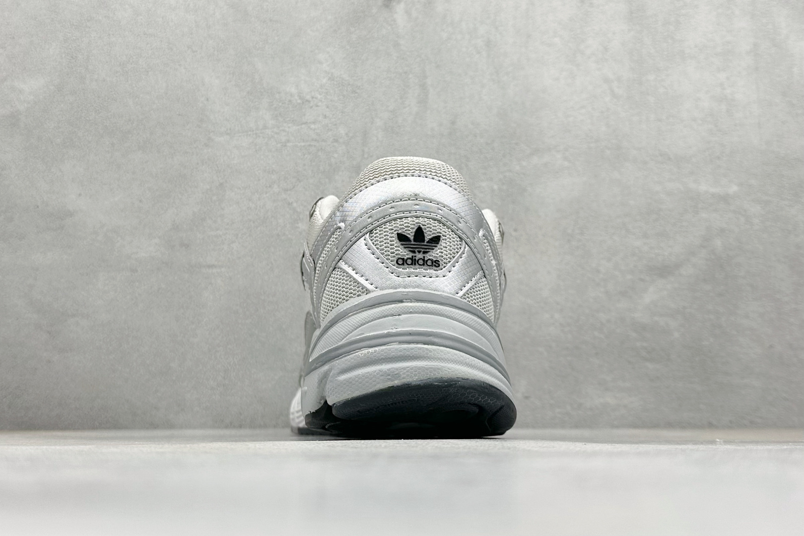 AD Originals Astir 灰白 复古运动休闲老爹慢跑鞋 GZ3569