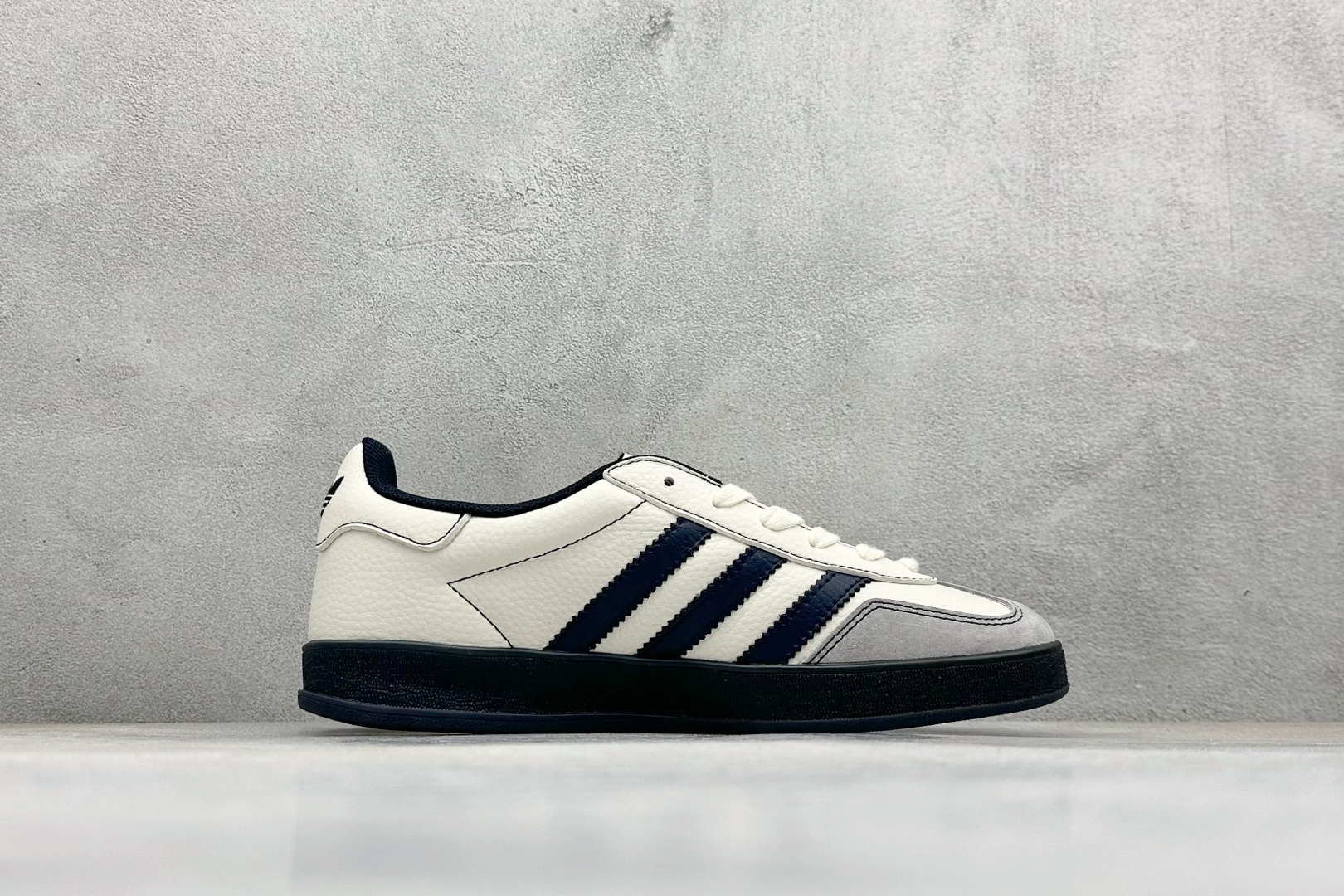 Adidas originals Samba x SUP联名 桑巴舞系列复古经典轻便板鞋 DM1234-003