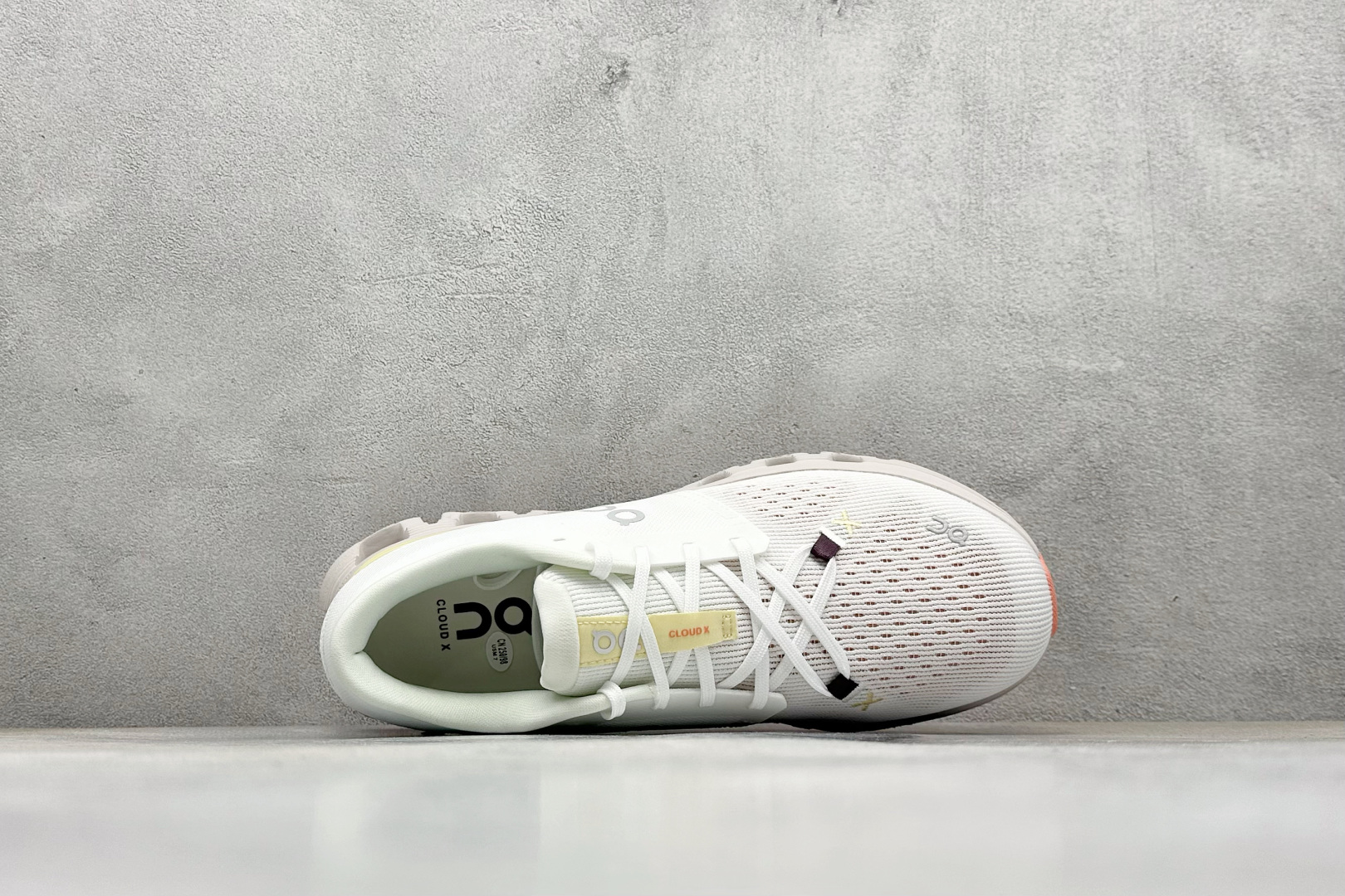 🌹 RS版CloudvistaX4 全新综合体能训练运动鞋 Cloud X 舒适乐趣跑，缓震、轻量 On