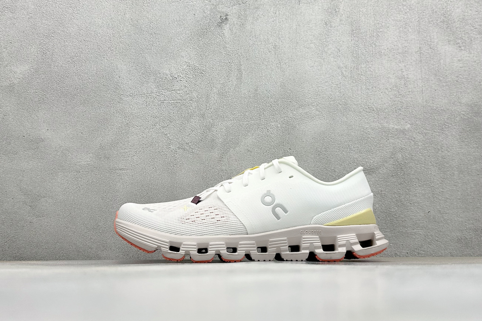 🌹 RS版CloudvistaX4 全新综合体能训练运动鞋 Cloud X 舒适乐趣跑，缓震、轻量 On