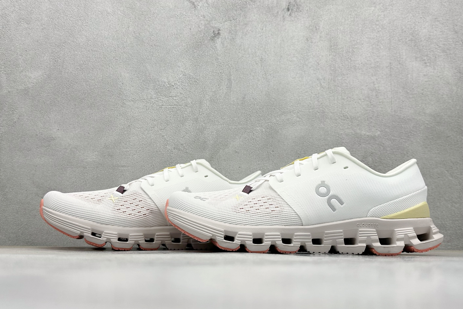 🌹 RS版CloudvistaX4 全新综合体能训练运动鞋 Cloud X 舒适乐趣跑，缓震、轻量 On