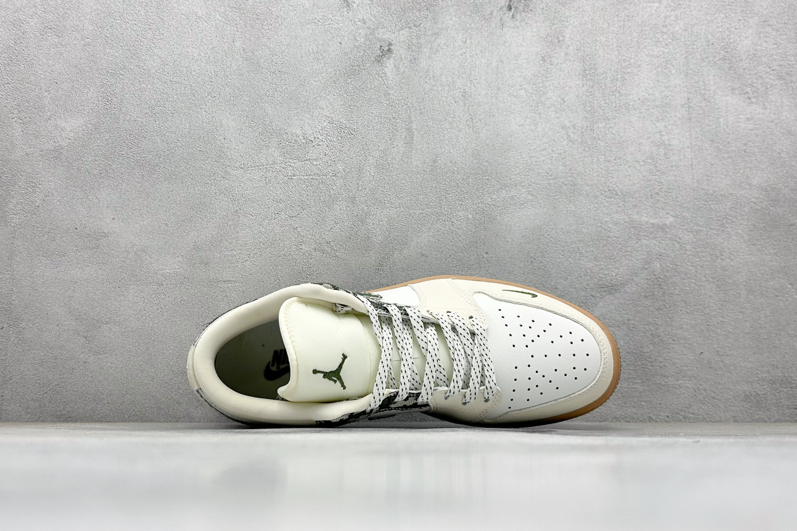 XC版Air Jordan 1 Retro Low x Dior 联名低帮板鞋 LR8888-013